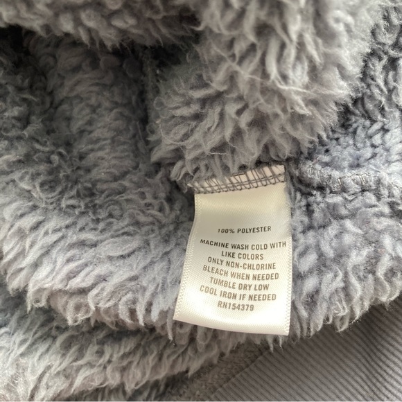 Aero Women’s Teddy Sweater Size Large - Picture 4 of 4